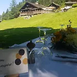 Les De La Serraz Hotel
