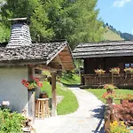 Les De La Serraz Hotel 4*