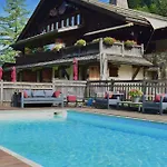 Les De La Serraz Hotel