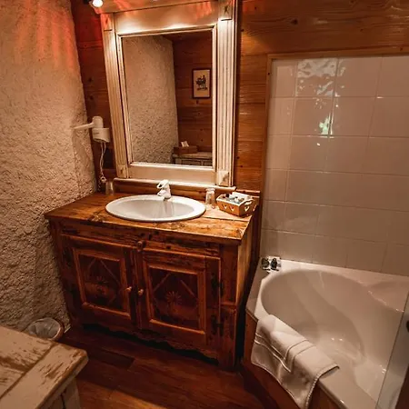 Les De La Serraz Hotel