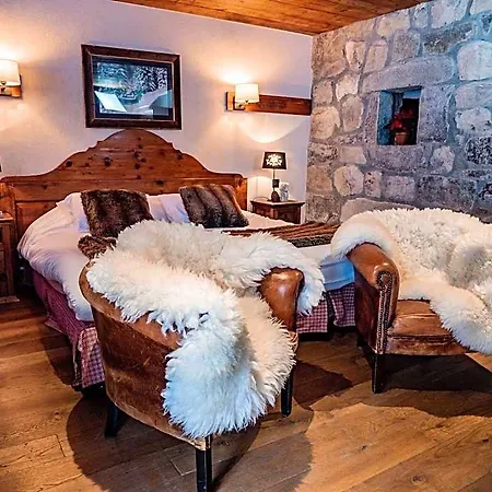 Les De La Serraz Hotel